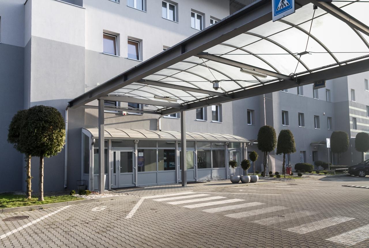 Hotel Dom Sportowca Blonie - Mosir Sanok Exterior foto