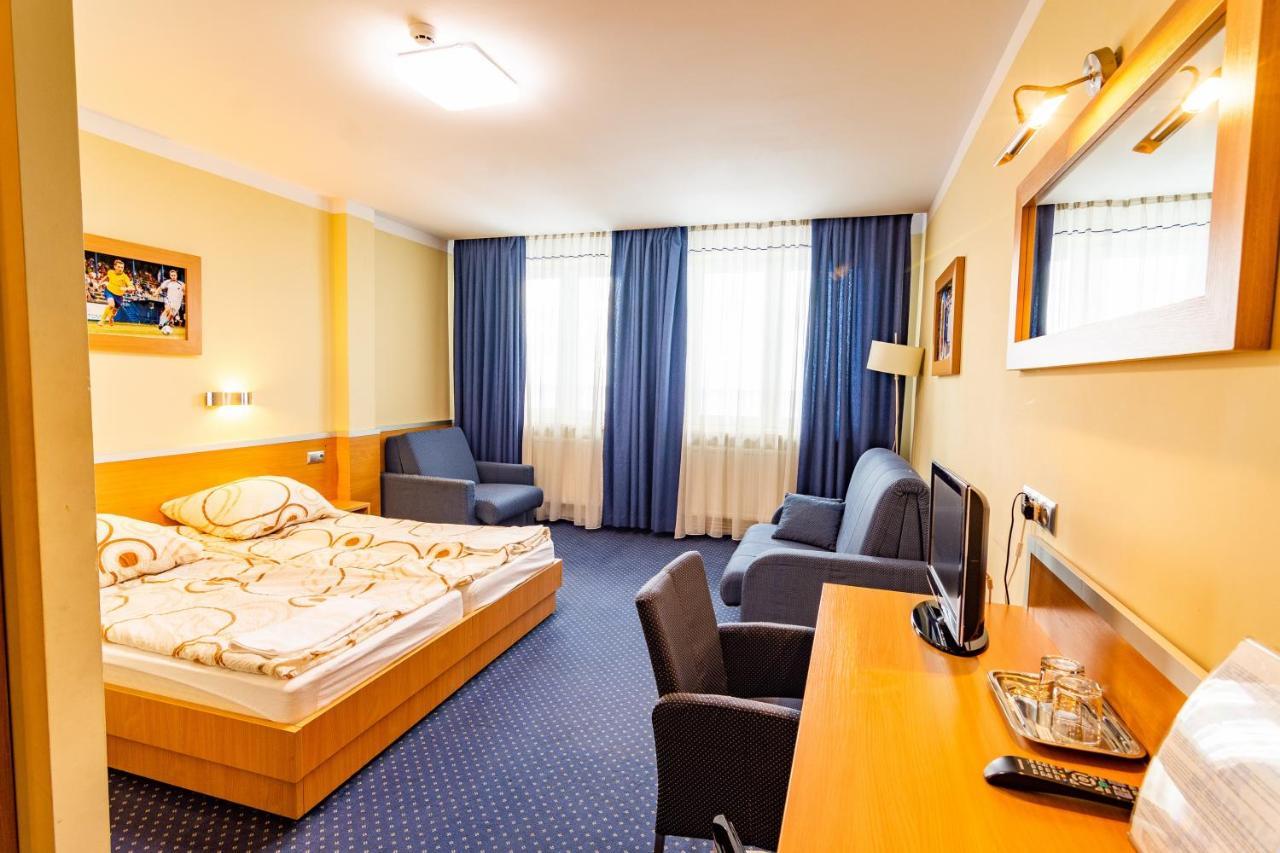 Hotel Dom Sportowca Blonie - Mosir Sanok Exterior foto