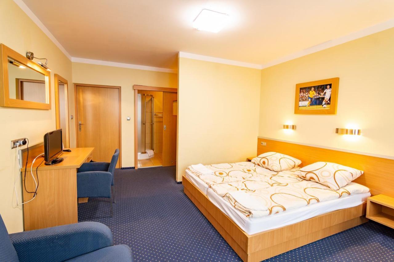 Hotel Dom Sportowca Blonie - Mosir Sanok Exterior foto