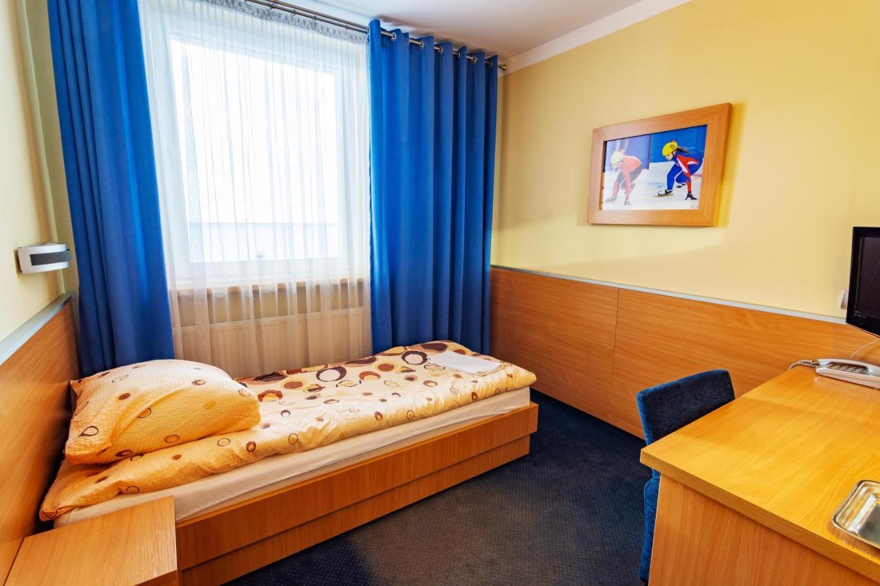 Hotel Dom Sportowca Blonie - Mosir Sanok Exterior foto