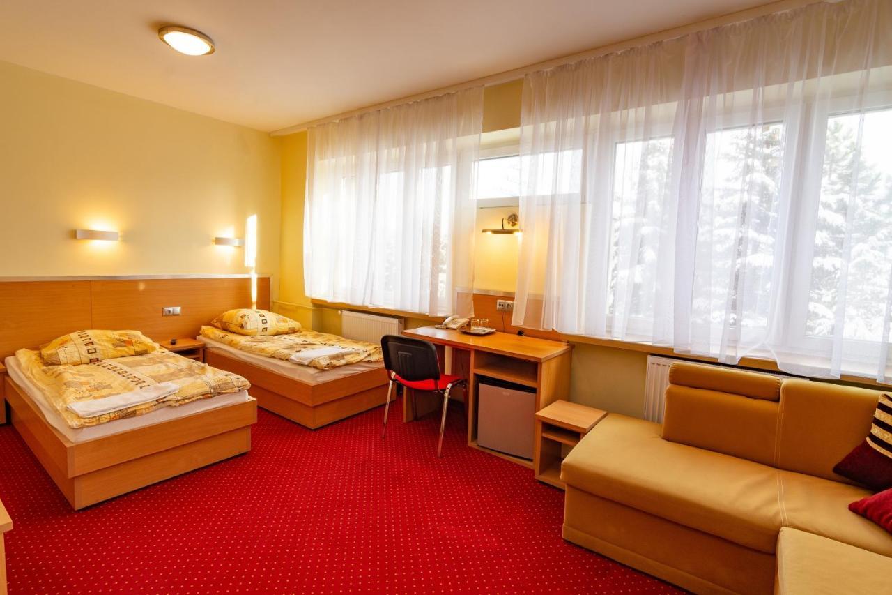 Hotel Dom Sportowca Blonie - Mosir Sanok Exterior foto