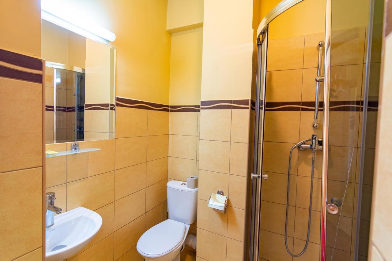 Hotel Dom Sportowca Blonie - Mosir Sanok Exterior foto